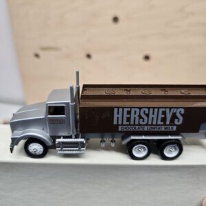 Vintage Winross Hershey's Chocolate Milk Kenworth Bobtail Milk Truck Collectible